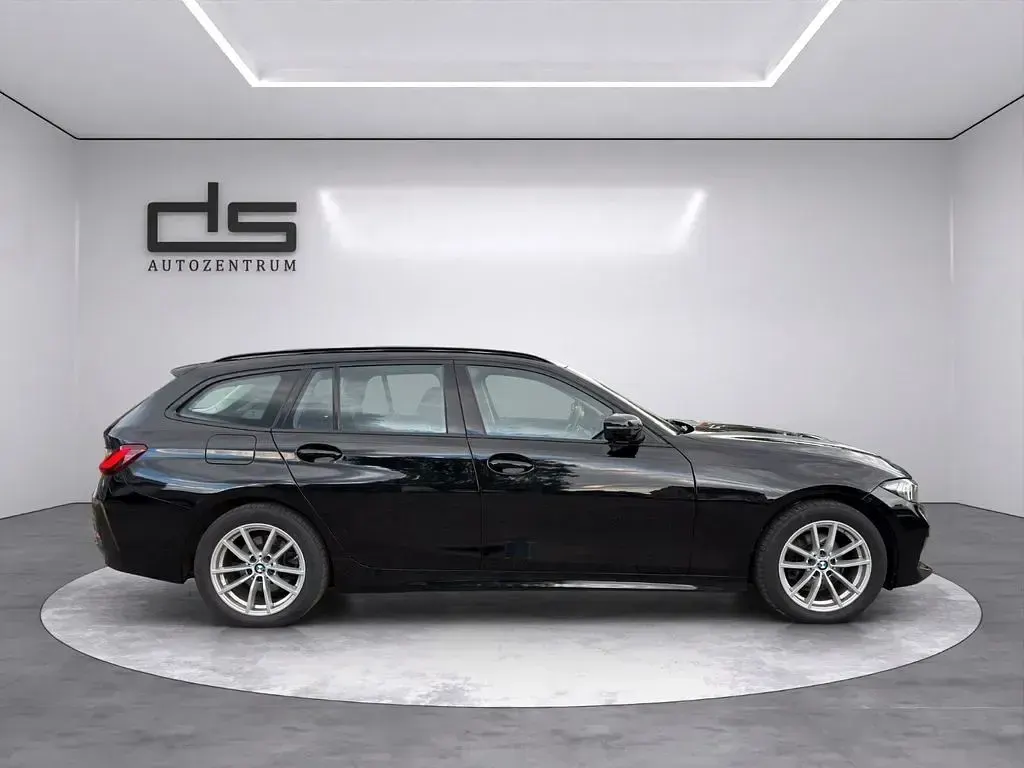 Gebraucht BMW 318 Sport Line 150 PS (110 kW) 2023 Schwarz Kombi