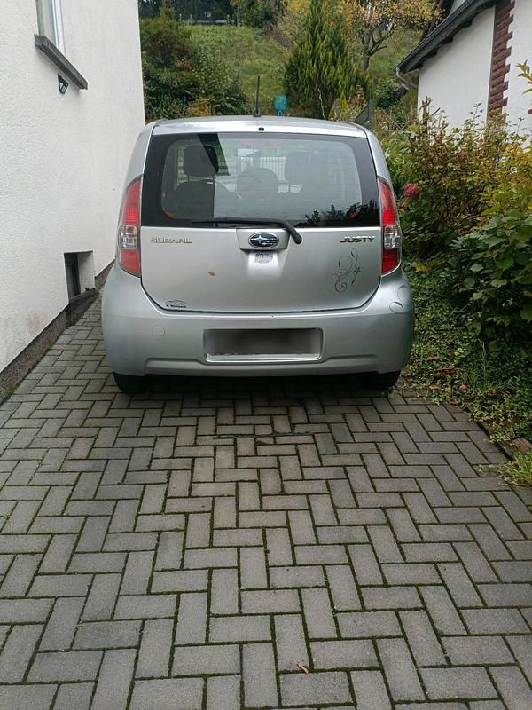 Silber Gebraucht 2008 Subaru Justy Kleinwagen | 1.000 € - Bild 1/4