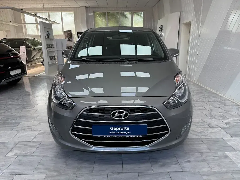 Gebraucht Hyundai i20 125 PS (91 kW) 2019 Grau Kleinwagen