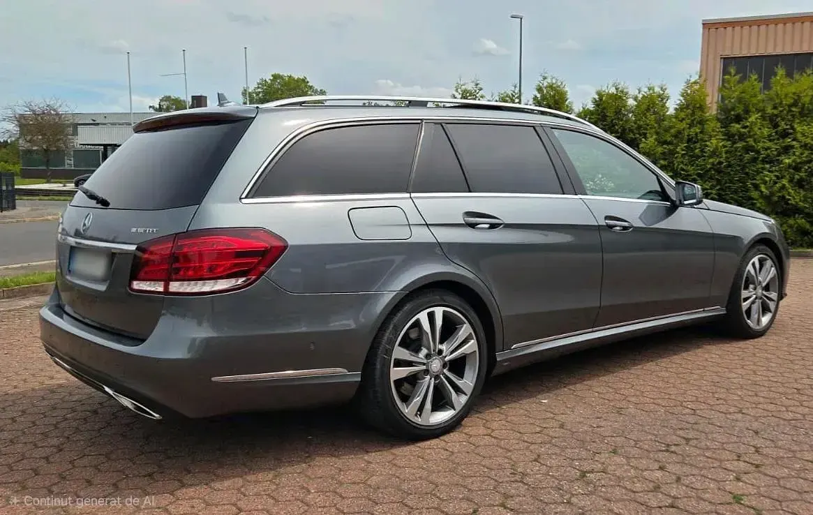 Gebraucht Mercedes E250 204 PS (150 kW) 2015 Grau Kombi