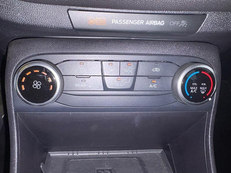 Gebraucht Ford Fiesta Cool & Connect 75 PS (55 kW) 2022 Silber Kleinwagen