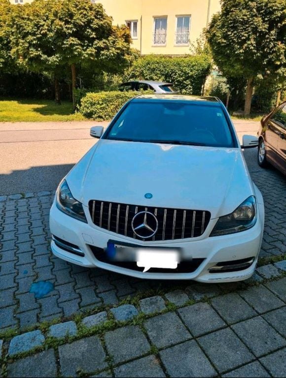 Weiß Gebraucht 2013 Mercedes C180 Avantgarde Limousine | 11.300 € (Fairer Preis) - Bild 1/4