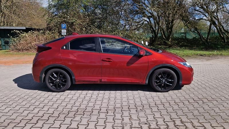 Gebraucht Honda Civic 141 PS (103 kW) 2016 Rot Limousine