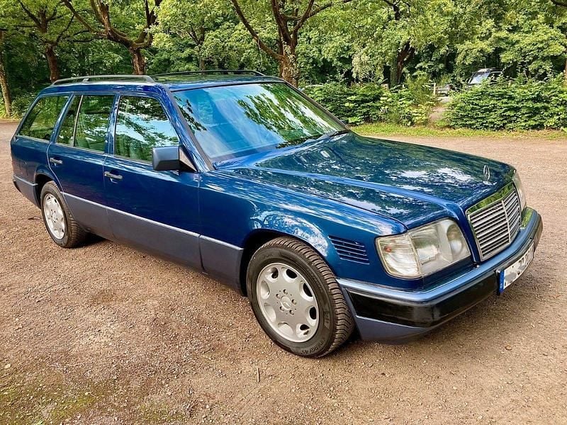 Blau Gebraucht 1993 Mercedes 300 Sportline Kombi | 19.500 € - Bild 1/4