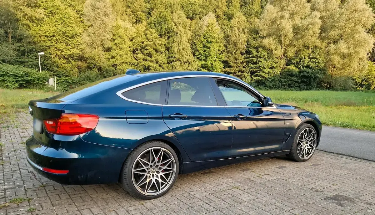 Gebraucht BMW 318 Gran Turismo 143 PS (105 kW) 2014 Blau Limousine