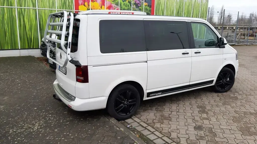 Używany VW Multivan Edition 179 KM (131 kW) 2012 Biały Minivan