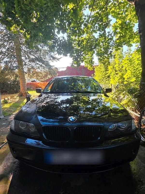 Schwarz Gebraucht 2004 BMW 320 Kombi | 1.400 € (Superpreis) - Bild 1/4