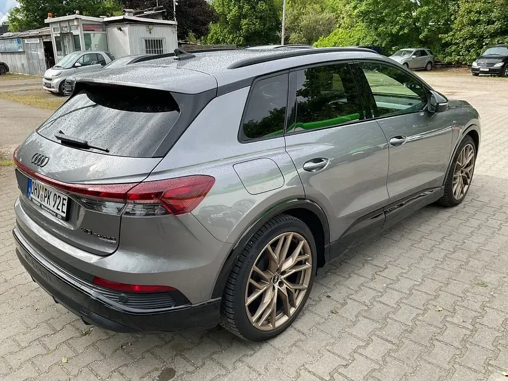 Second-hand Audi Q4 e-tron Sport 219 kW (299 CP) 2021 Gri SUV