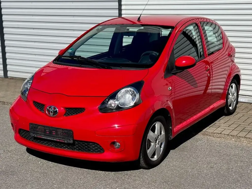 Gebraucht Toyota Aygo 68 PS (50 kW) 2007 Rot Kleinwagen