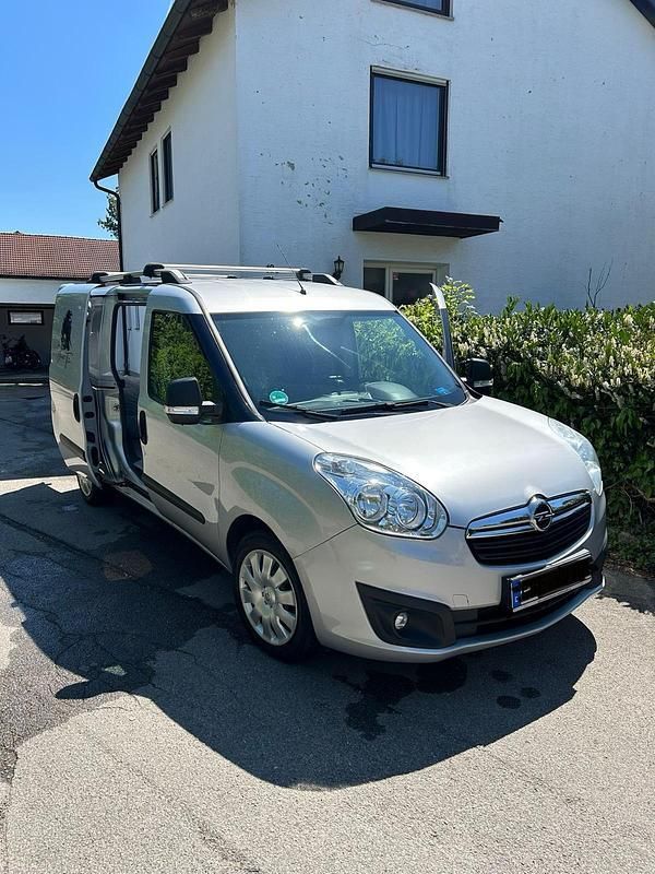Silber Gebraucht 2012 Opel Combo Van / Kleinbus | 7.800 € - Bild 1/4