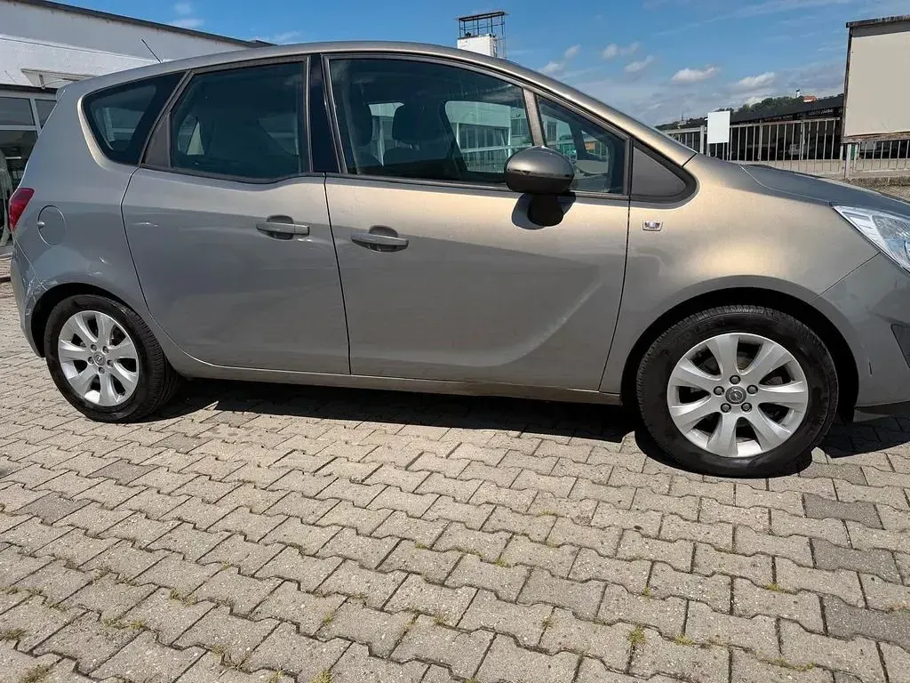 Gebraucht Opel Meriva Edition 101 PS (74 kW) 2010 Braun Van / Kleinbus