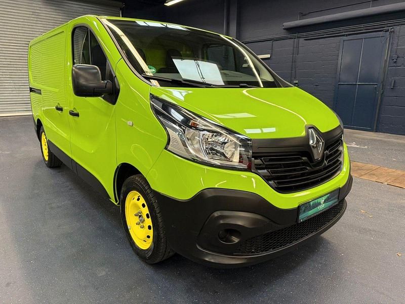 Grün Gebraucht 2017 Renault Trafic Komfort Van | 7.700 € (Superpreis) - Bild 1/4