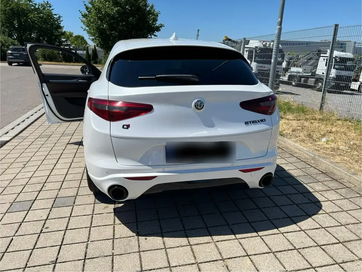 Gebraucht Alfa Romeo Stelvio Veloce 209 PS (153 kW) 2020 Weiß SUV