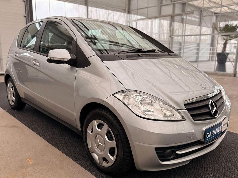 Gebraucht Mercedes A180 109 PS (80 kW) 2012 Silber Kleinwagen