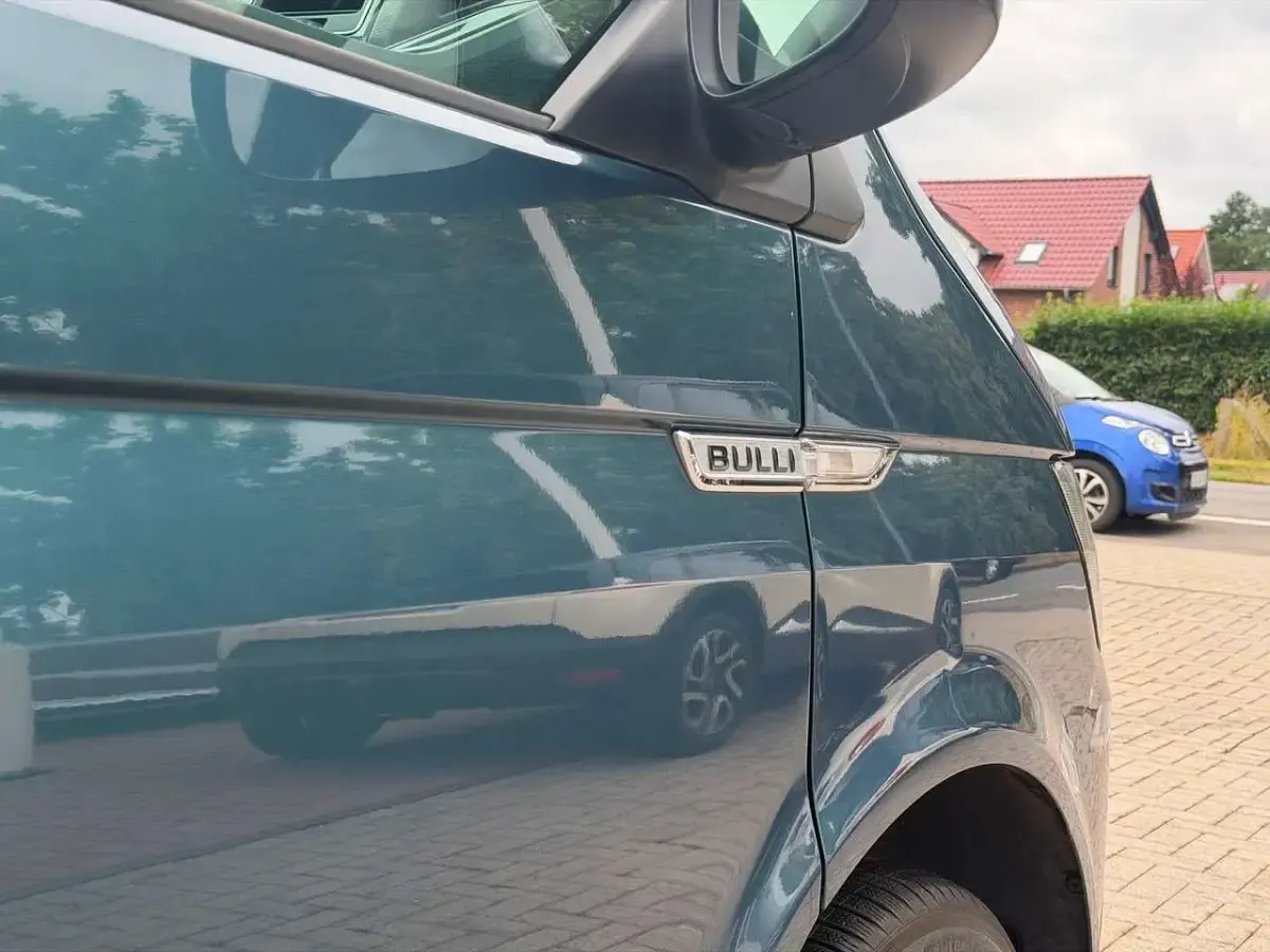 Gebraucht VW T6 Beach 204 PS (150 kW) 2018 Bambusgarden green Van
