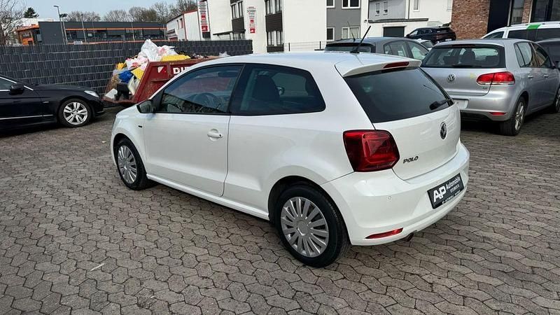 Gebraucht VW Polo 90 PS (66 kW) 2015 Weiß Kleinwagen