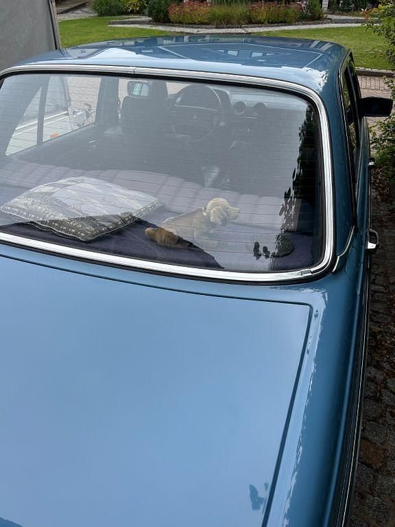 Gebraucht Mercedes E230 136 PS (100 kW) 1981 Blau Limousine