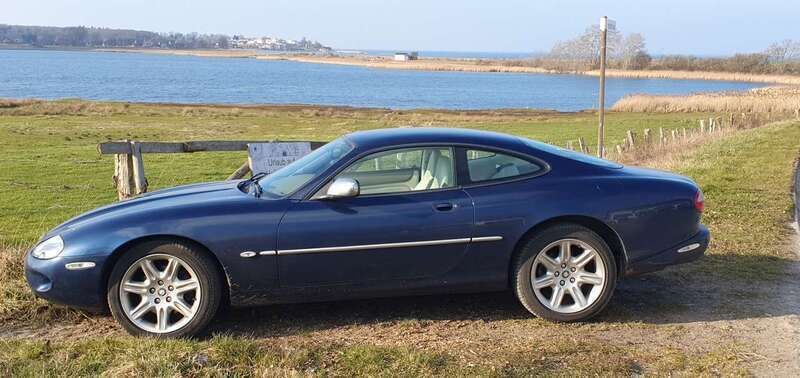 Blau Gebraucht 2001 Jaguar XK8 Coupé | 23.500 € (Fairer Preis) - Bild 1/4
