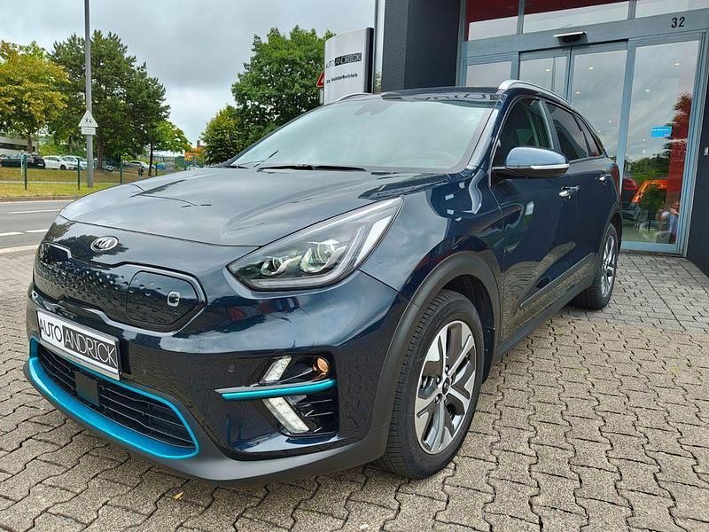 Blau Gebraucht 2021 Kia e-Niro Spirit SUV | 24.990 € (Fairer Preis) - Bild 1/4