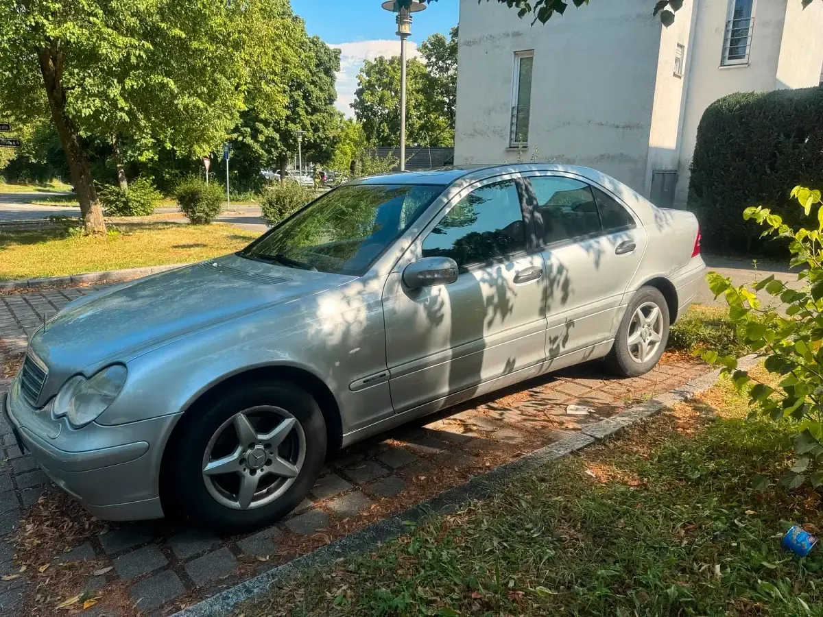 Gebraucht Mercedes C200 116 PS (85 kW) 2001 Silber Limousine