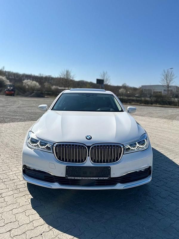 Weiß Gebraucht 2015 BMW 730 Limousine | 28.900 € (Guter Preis) - Bild 1/4