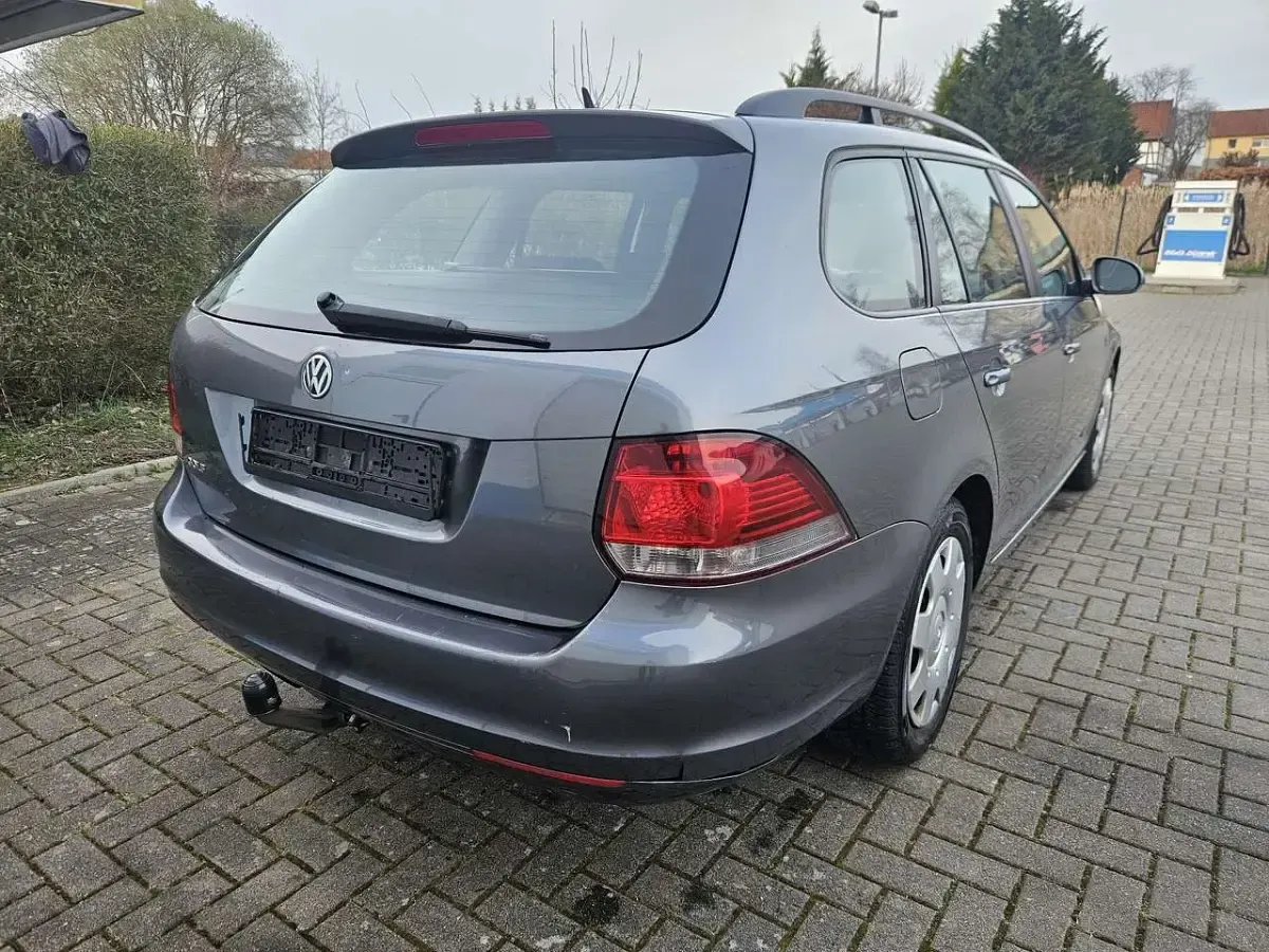 Gebraucht VW Golf VI Trendline 86 PS (63 kW) 2011 Platinum grey metallic Kleinwagen