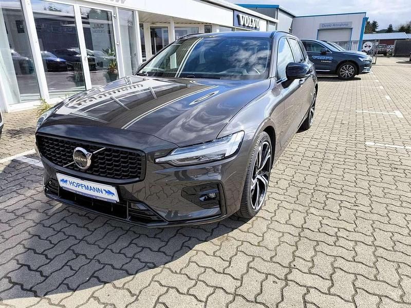 Gebraucht Volvo V60 Plus 197 PS (144 kW) 2024 Platinum grey / metallic Kombi