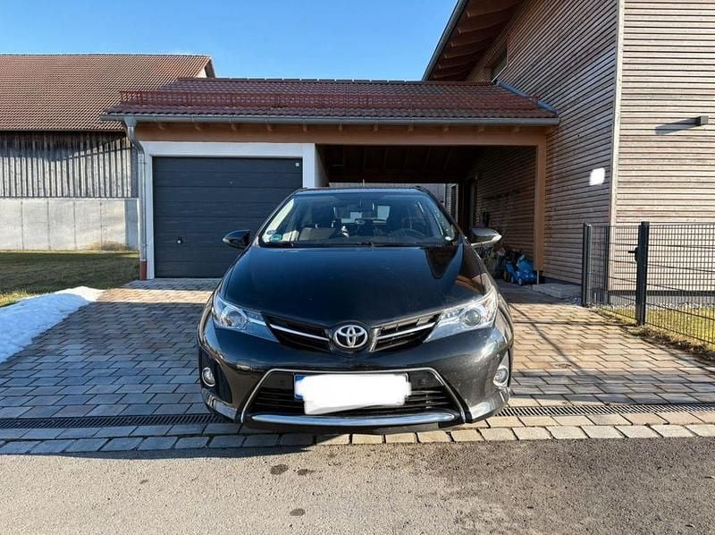 Gebraucht Toyota Auris Life+ 132 PS (97 kW) 2014 Schwarz Limousine