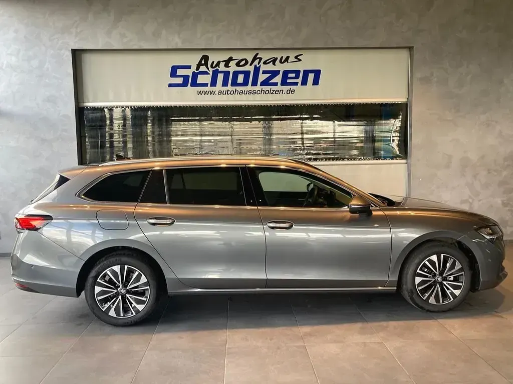 Gebraucht Skoda Superb Selection 150 PS (110 kW) 2025 Grau Limousine