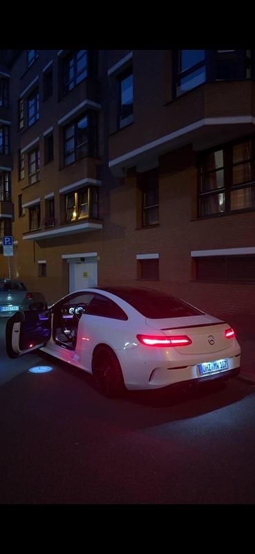 Gebraucht Mercedes E220 AMG 194 PS (142 kW) 2018 Weiß Coupé