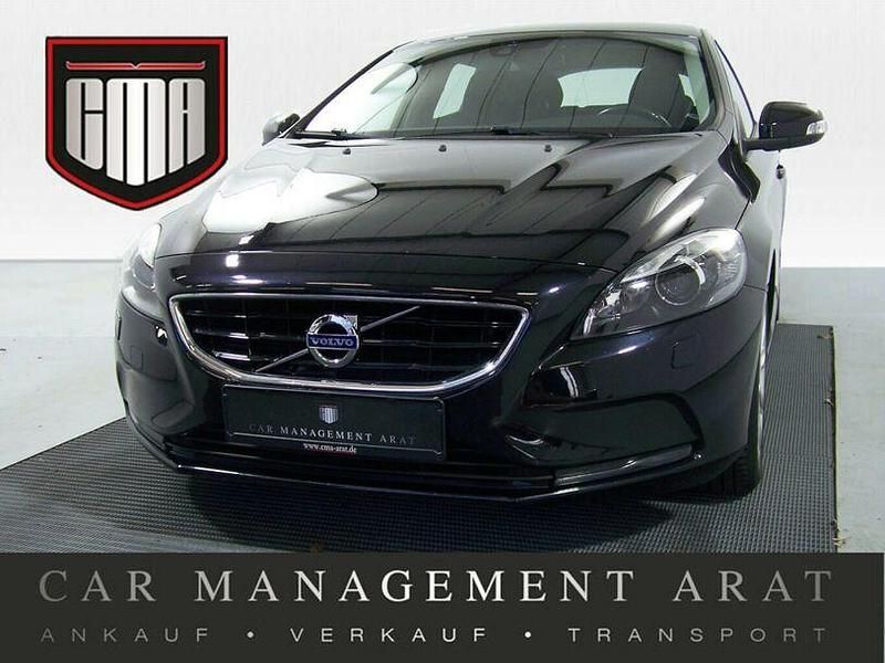 Schwarz Gebraucht 2015 Volvo V40 You! Kombi | 9.498 € (Fairer Preis) - Bild 1/4