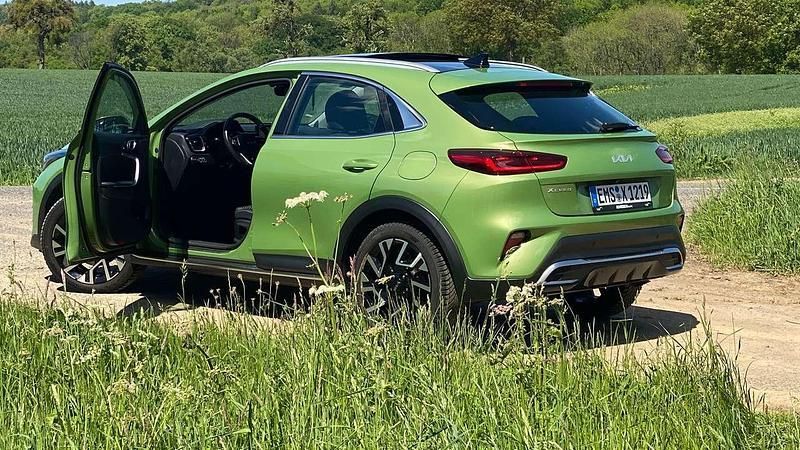 Grün Gebraucht 2023 Kia XCeed Spirit SUV | 22.999 € (Fairer Preis) - Bild 1/4