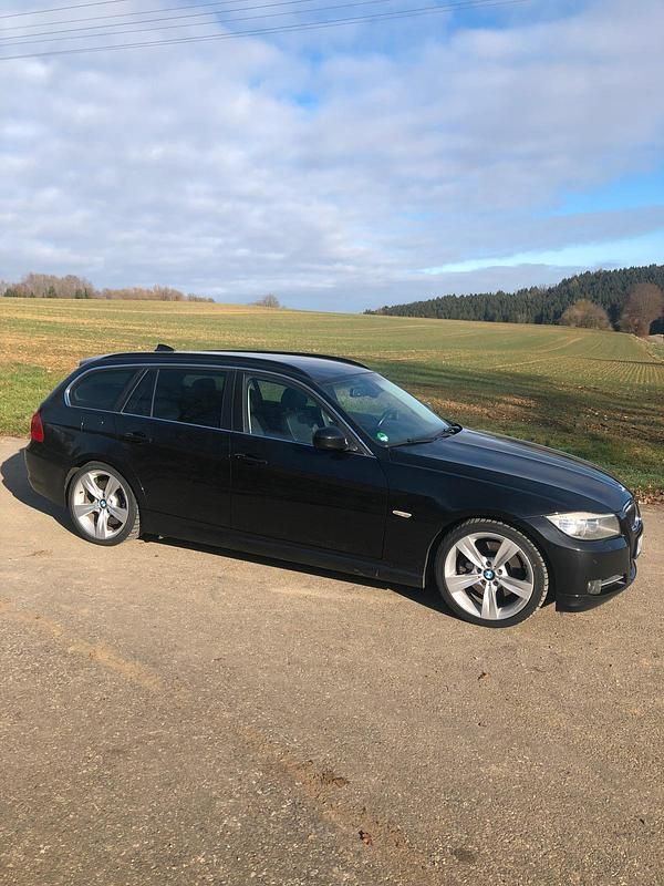 Gebraucht BMW 330 Performance 245 PS (180 kW) 2010 Schwarz Kombi