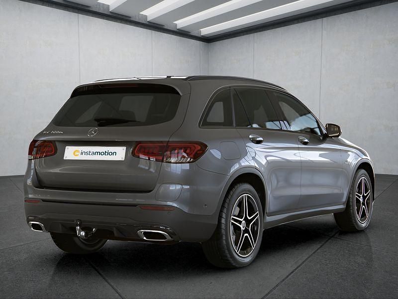 Grau Gebraucht 2021 Mercedes GLC300e SUV | 42.649 € (Etwas zu teuer) - Bild 1/4