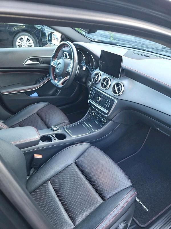 Gebraucht Mercedes GLA250 211 PS (155 kW) 2019 Schwarz SUV