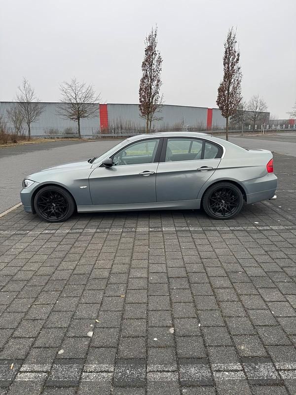Gebraucht BMW 325 218 PS (160 kW) 2006 Grau Limousine