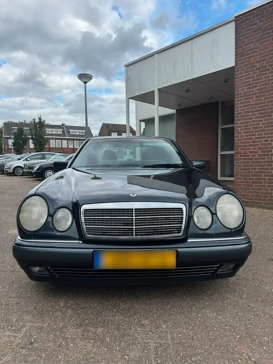 Gebraucht Mercedes E320 220 PS (161 kW) 1997 Blau Limousine