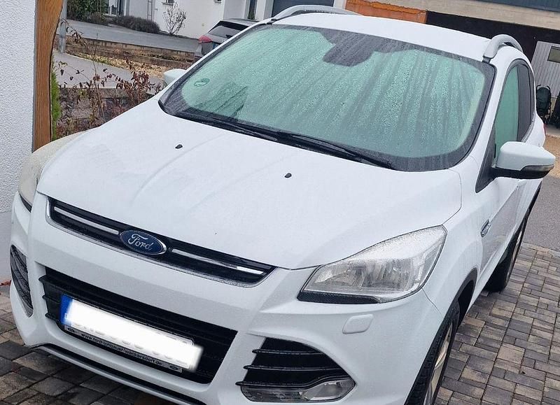 Gebraucht Ford Kuga Titanium 150 PS (110 kW) 2016 Weiß SUV