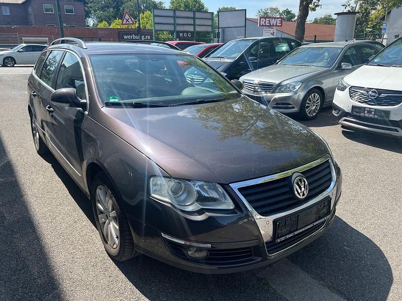 Moccaanthrazit Gebraucht 2010 VW Passat Comfortline Kombi | 2.499 € (Guter Preis) - Bild 1/4