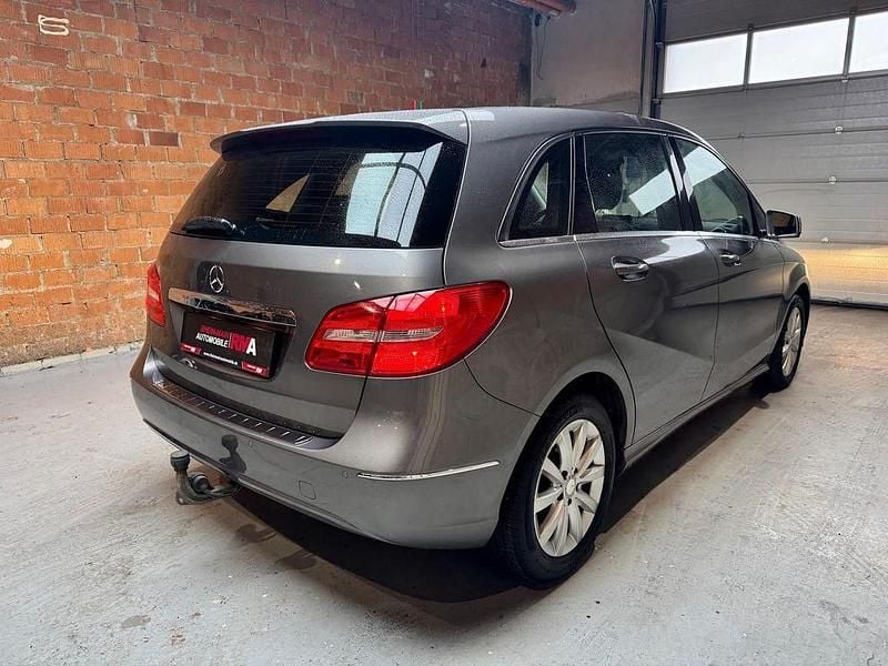 Gebraucht Mercedes B200 136 PS (100 kW) 2013 Grau Van / Kleinbus