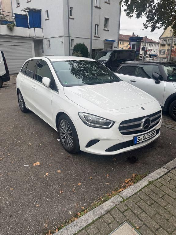 Schwarz Gebraucht 2019 Mercedes B200 Van / Kleinbus | 20.700 € (Guter Preis) - Bild 1/4