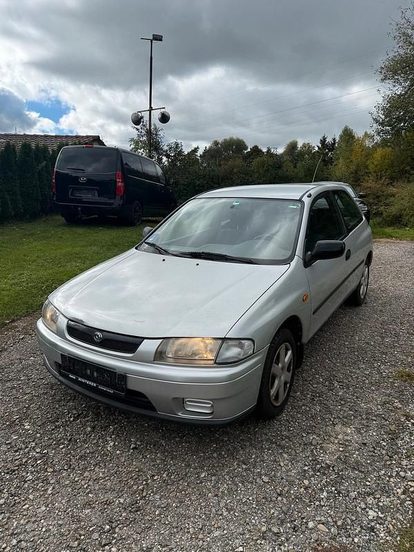 Silber Gebraucht 1997 Mazda 323 Kleinwagen | 1.599 € - Bild 1/4