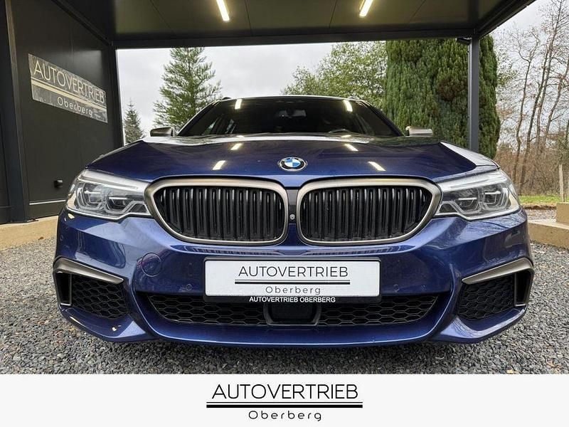 Blau Gebraucht 2018 BMW M550 Performance Limousine | 36.990 € (Fairer Preis) - Bild 1/4