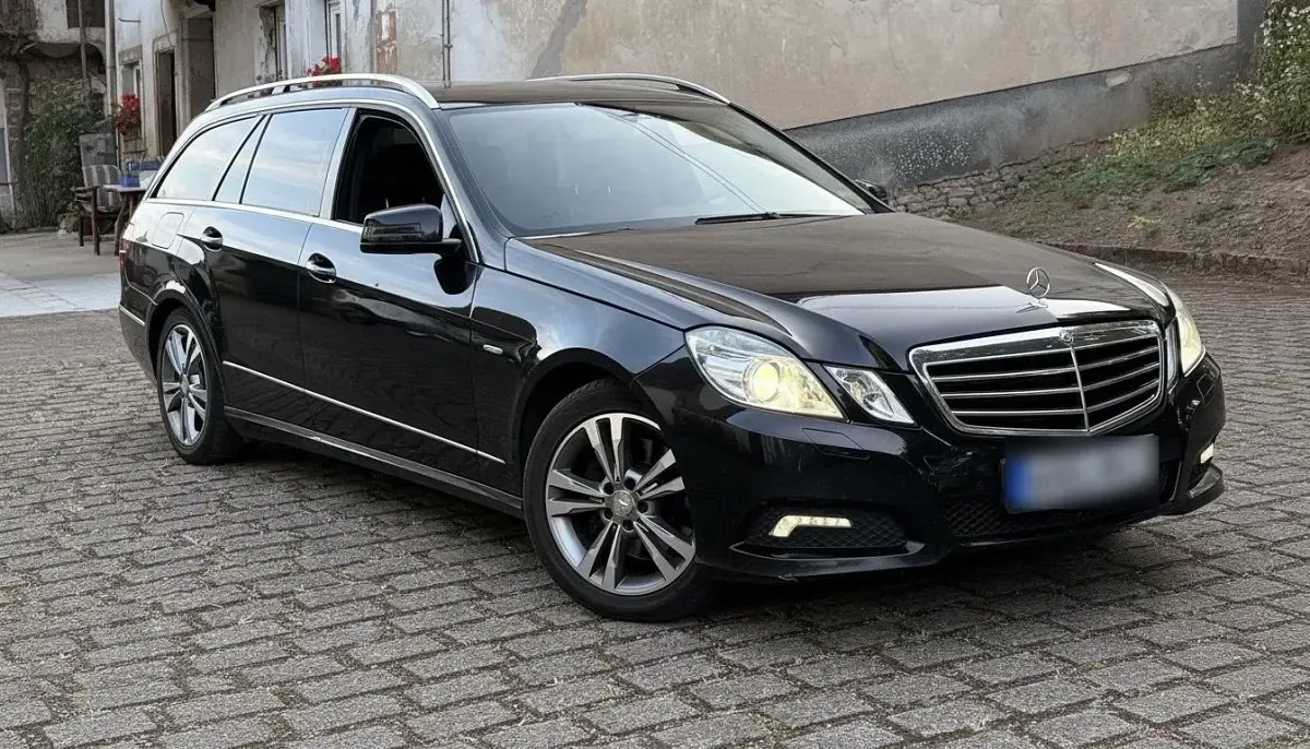 Gebraucht Mercedes E350 231 PS (169 kW) 2010 Schwarz Kombi