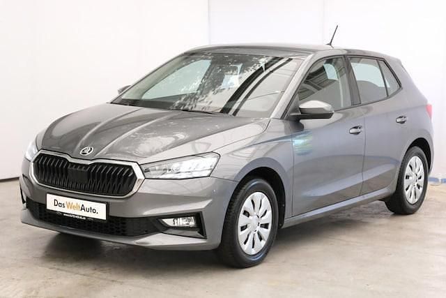 Grau metallic Gebraucht 2021 Skoda Fabia Ambition Kleinwagen | 15.990 € (Etwas zu teuer) - Bild 1/4