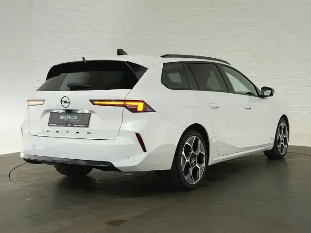Używany Opel Astra Ultimate 131 KM (96 kW) 2024 Biały Kombi