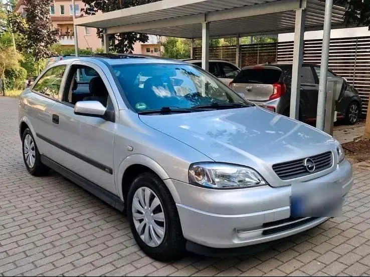 Gebraucht Opel Astra Edition 101 PS (74 kW) 1999 Silber Coupé