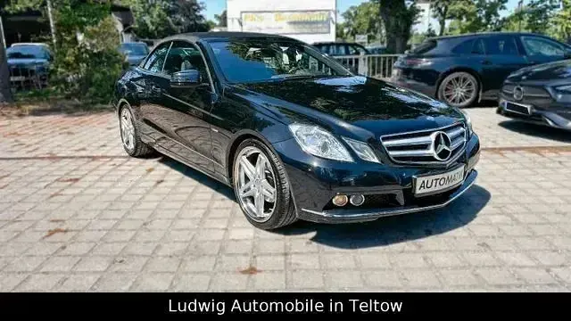 Gebraucht Mercedes E200 184 PS (135 kW) 2010 Schwarz Cabrio