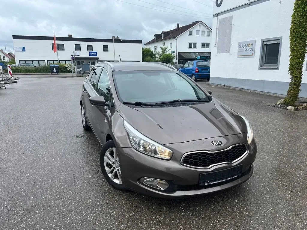 Usado Kia Ceed 128 CV (94 kW) 2015 Marrón Utilitario