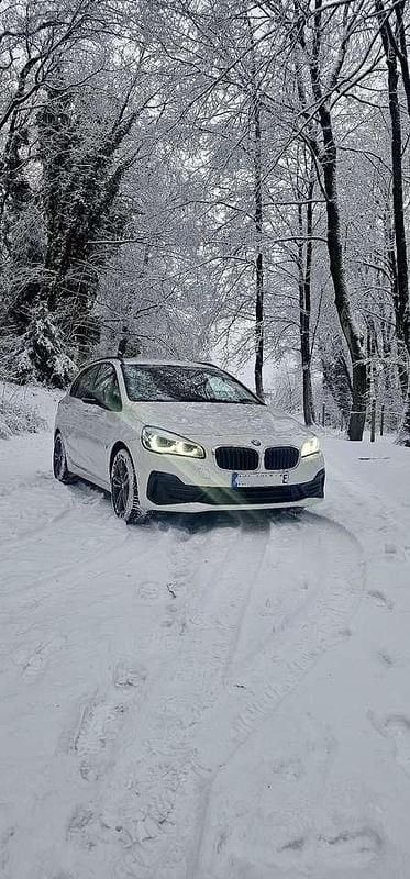 Weiß Gebraucht 2018 BMW 225 Sport Line Van / Kleinbus | 16.490 € (Guter Preis) - Bild 1/4